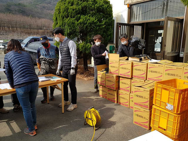 ▲ 대구시 농업기술센터는 과수화상병 확산 방지를 위해 사전방제 약제를 3월 16일부터 관내 사과 재배농가(76명, 63ha)에 무상 공급하고 있다.ⓒ대구시