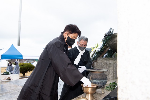 ▲ ‘2022 영해3.18독립만세운동 추념식’이 영해3.1의거탑에서 엄숙함 속에 거행됐다.ⓒ영덕군