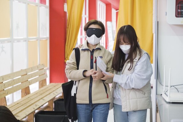 ▲ '커뮤니티 대소동'은 이동형 공연을 주로 해 온 이진엽 연출의 신작이다.ⓒ국립극단