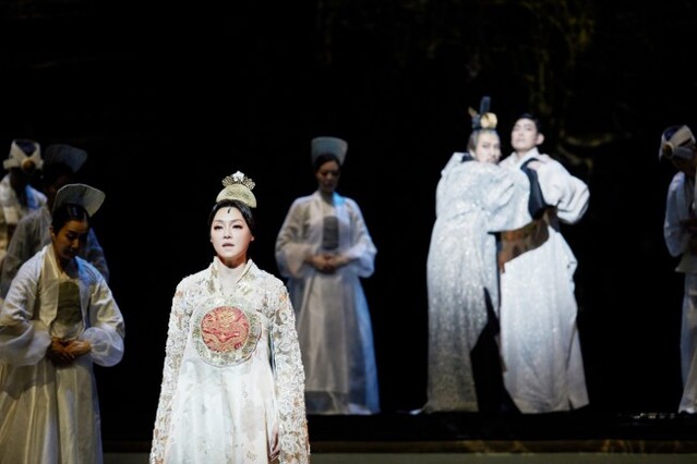 ▲ 가무극 '잃어버린얼굴 1895' 공연 장면.ⓒ서울예술단