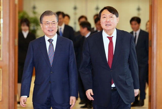 ▲ 문재인 대통령과 윤석열 대통령 당선인. ⓒ뉴시스. 무단전재 및 재배포 금지.