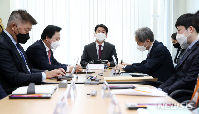 ▲ 안철수 인수위원장이 21일 서울 통의동 인수위 회의실에서 열린 코로나19비상대응특별위원회 제1차 회의에서 발언하고 있다. ⓒ뉴시스