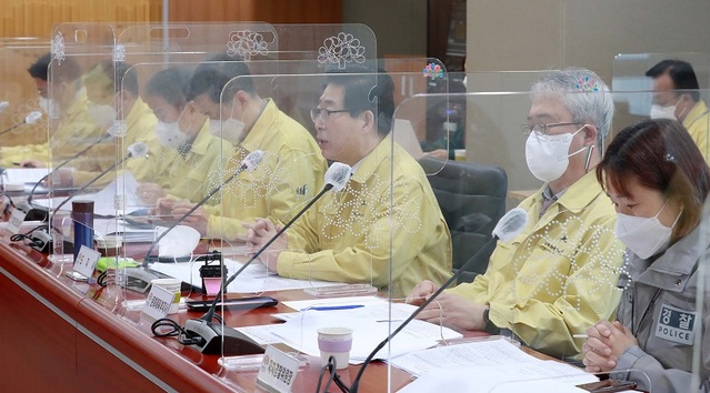 ▲ 양승조 충남지사가 21일 도청에서 열린 제184차 실·국·원장 회의에서 모두 발언을 하고 있다.ⓒ충남도