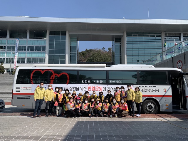 ▲ 봉화군은 군청 직원 및 지역 주민들을 대상으로 ‘사랑의 헌혈운동’ 행사를 실시했다.ⓒ봉화군