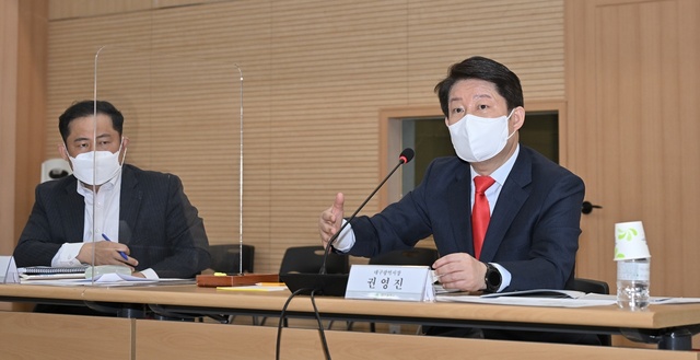 ▲ 권영진 대구시장은 22일 오후 2시 30분 시청별관 대강당에서 공약사업 담당 실‧국장 등이 참석한 가운데 ‘대선공약 이행계획 보고회’를 열었다.ⓒ대구시