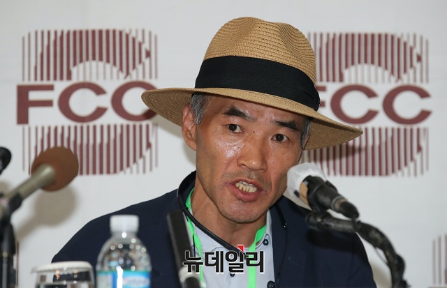 북한 피격사망 해수부 공무원 A씨의 형 이래진 씨가 2020년 9월29일 서울 중구 프레스센터에서 외신들을 상대로 기자회견을 했다. ⓒ뉴데일리DB