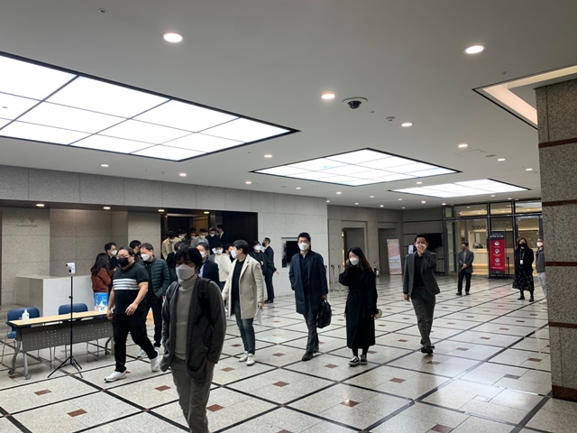 ▲ 24일 진행된 제20기 LG전자 주주총회에 참석한 주주들. ⓒ이성진 기자