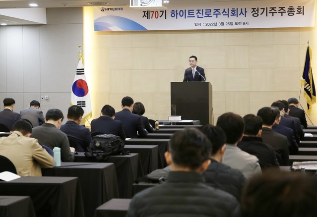 ▲ 주주총회를 진행하는 김인규 하이트진로 대표이사.ⓒ하이트진로