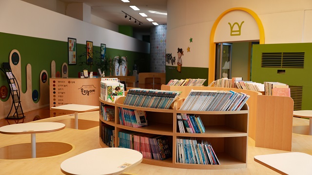 ▲ 관람객 하수연씨가 기증한 아동도서 2,000여권이 비치되 있는 우리놀이터 전경.ⓒ경주엑스포대공원