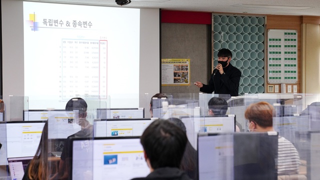 ▲ 영남이공대학교(총장 이재용)는 지난 25일 금요일 오후 2시 컴퓨터정보관 네트워크실습실에서 ‘빅데이터 분석 Tool 특강’을 진행했다.ⓒ영남이공대