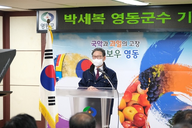 ▲ 박세복 충북 영동군수가 29일 군청에서 오는 6월 1일 지방선거 불출마를 선언하고 있다.ⓒ영동군