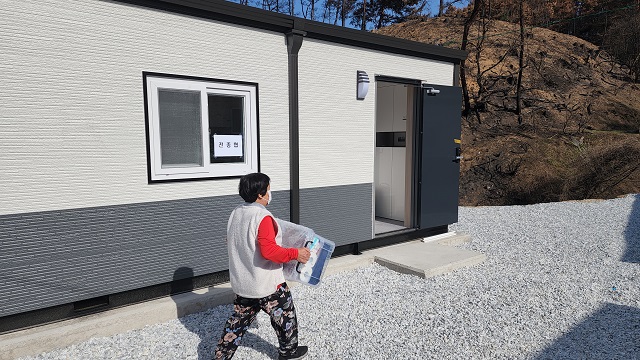 ▲ 울진군 산불 피해 이재민들이 29일 임시조립주택 입주를 시작했다.ⓒ울진군