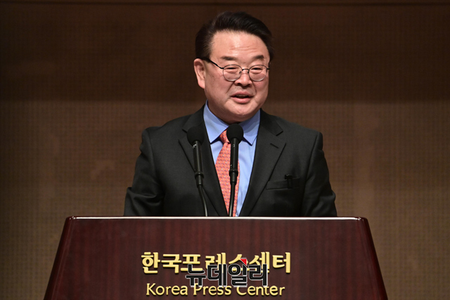 ▲ 조전혁 서울 혁신공정교육위원장이 30일 교추협에 의해 중도우파 서울교육감 단일후보로 선출된 뒤 후보수락 연설을 하고 있다. ⓒ강민석 기자