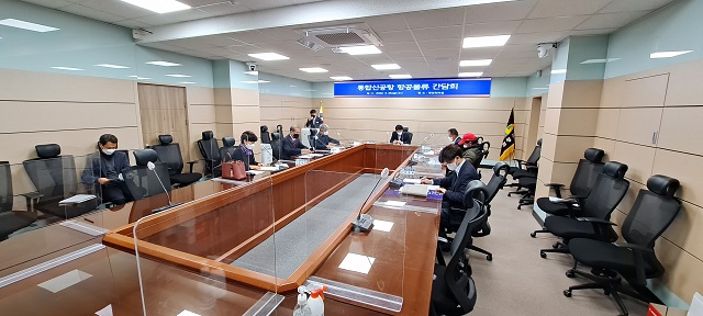 ▲ 의성군은 지난 25일 영상회의실에서 통합신공항 관련해 지역주민과 함께 간담회를 개최했다.ⓒ의성군