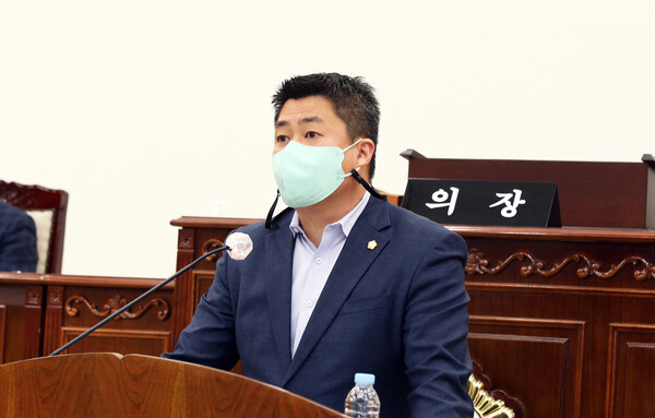 ▲ 송재만 의원이 지난 30일 지방의회 독립성 강화를 위해 조속한 지방 의회법 제정을 촉구하고 있다. ⓒ대전 유성구의회