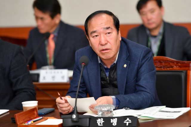 ▲ 한병수 의원이 세종∼청주 광역BRT 조속 추진해 줄 것을 건의하고 있다.ⓒ청주시의회