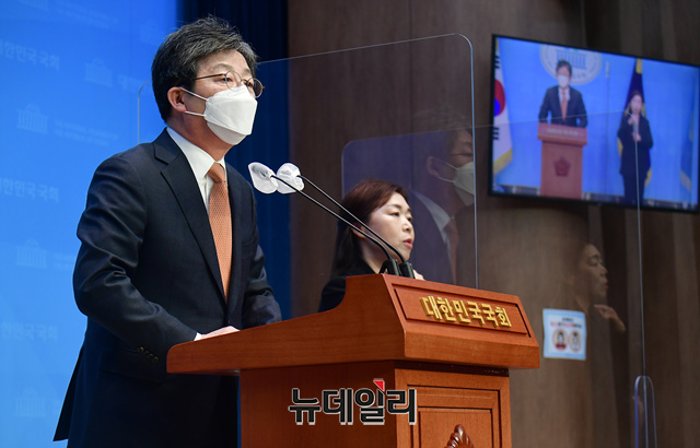 ▲ 유승민 전 국회의원이 31일 오후 국회 소통관에서 6·1 지방선거 경기도지사 출마 기자회견을 갖고 있다.ⓒ이종현 기자