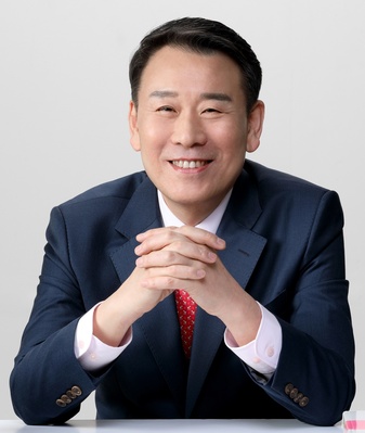 ▲ 임형길(국민의힘) 중구청장 후보는 “경상감영공원과 동성로, 서성로, 남성로(약령시), 북성로 등 4개 읍성길 중심의 역사적 유산을 현대적으로 재창조하겠다”고 밝혔다.ⓒ임형길 예비후보 사무소