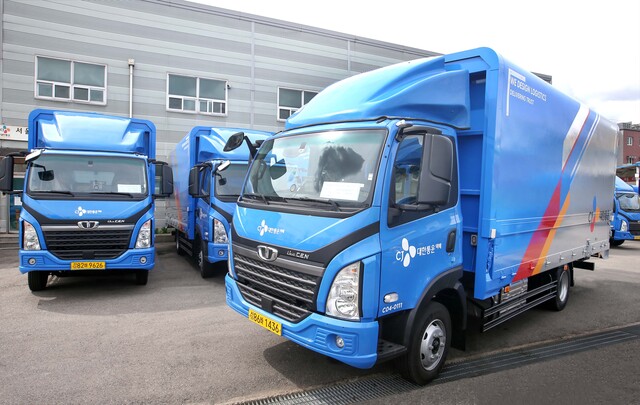 ▲ 타타대우상용차가 CJ대한통운에 공급하는 '더 쎈-윙바디 택배차량'ⓒ타타대우상용차