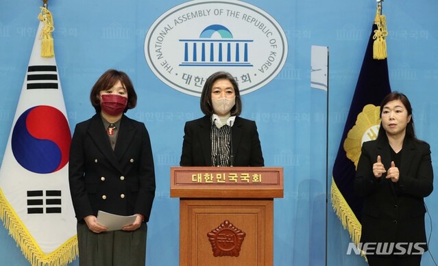 ▲ 김행 국민의힘 지방선거 공천관리위원회 대변인이 1일 서울 여의도 국회 소통관에서 현안 관련 브리핑을 하고 있다. ⓒ뉴시스