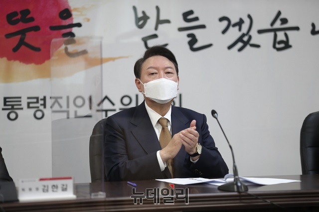 ▲ 윤석열 대통령 당선인이 1일 오전 서울 삼청동 대통령직인수위원회 사무실에서 열린 국민통합위원회 회의에서 발언하고 있다.ⓒ인수위