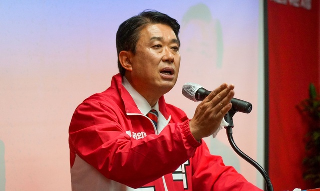 ▲ 박병훈 예비후보는 “공천만 바라보면서 시민은 안중에 없는 지도자는 필요 없다”며 “무늬만 민선시장이었던 시대를 종식하고, 진정한 민선시장, 항상 시민 속에 있는 시장이 돼 세계 일류의 ‘경주다운 경주’를 만들어가겠다”고 역설했다.ⓒ박병훈 예비후보 사무소