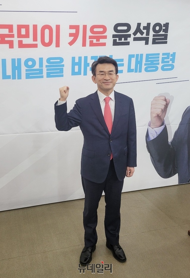 ▲ 정상환 예비후보는 출마선언에서 “문제 본질을 꿰뚫어 보는 통찰력과 해결책을 제시하고 결단하며 추진력, 유연성이 필요하다”며 “저는 검사, 외교관, 변호사, 국가인권위원으로서 많은 사람을 만나면서 갈등을 조정하고 해결하는 훈련을 받았다”고  역설했다.ⓒ뉴데일리