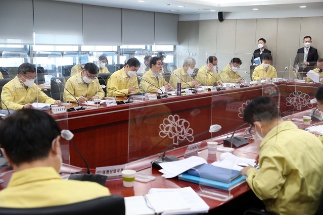 ▲ 양승조 충남도지사가 4일 오전 도청에서 실국원장회의를 주재하고 있다.ⓒ충남도