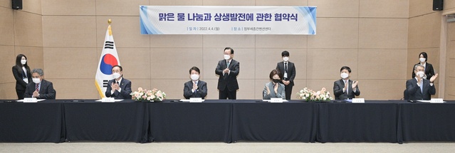 ▲ 대구시와 경북도, 정부는 4일 오후 김부겸 국무총리 참석하에 ‘맑은 물 나눔과 상생발전에 관한 협정’을 체결했다.ⓒ대구시
