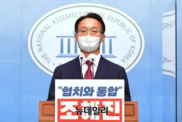 ▲ 조해진 국민의힘 의원이 5일 오전 국회 소통관에서 국민의힘 원내대표 출마 선언을 하고 있다.ⓒ이종현 기자