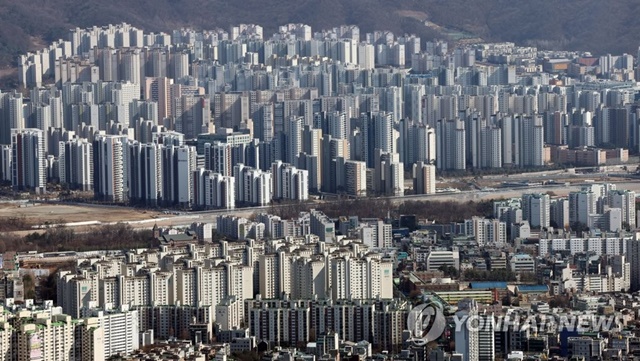 ▲ 서울 송파구 롯데월드타워 전망대에서 바라본 서울시내 아파트 단지. ⓒ연합뉴스