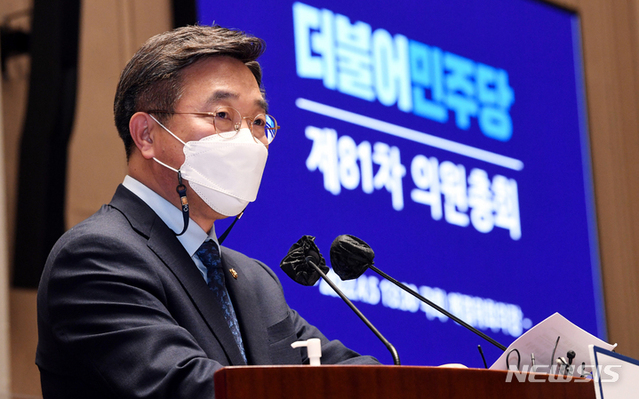 ▲ 윤호중 더불어민주당 비상대책위원장이 5일 서울 여의도 국회에서 열린 의원총회에 발언하고 있다. ⓒ뉴시스