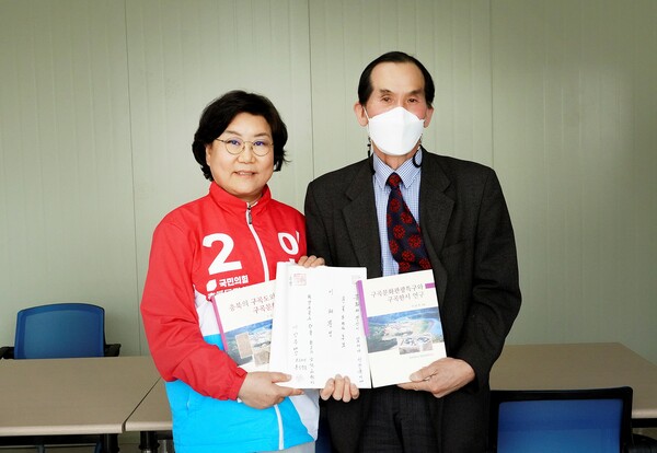 ▲ 이혜훈 충북지사 예비후보(좌)와 이상주 전 중원대 교수.ⓒ이혜훈 충북지사 예비후보 캠프