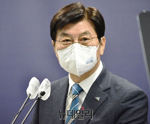 ▲ 이춘희 세종시장이 7일 정례브리핑에서 3선 도전을 의사를 밝히고 있다.ⓒ이길표 기자