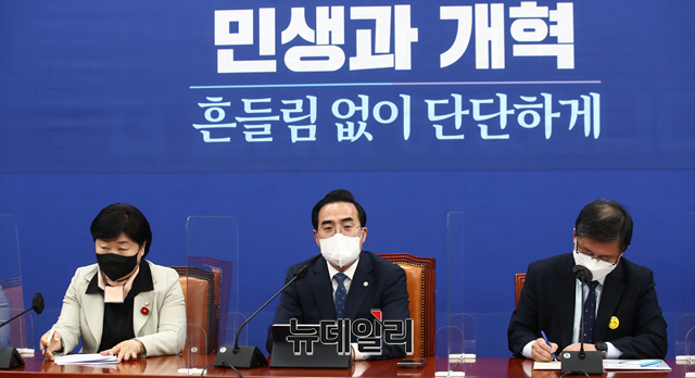 ▲ 박홍근 더불어민주당 원내대표가 7일 오전 국회에서 열린 정책조정회의에서 모두발언 하고 있다. ⓒ공동취재단