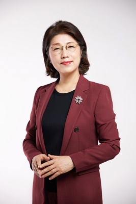 ▲ 마숙자 경북교육감 예비후보는 ‘내일(來日)의 내일(my job)을 위한 진로교육’을 강화하기 위한 방법으로, 미래기술을 활용한 진로교육 플랫폼을 구축할 것이라 밝혔다.ⓒ마숙자 예비후보 사무소