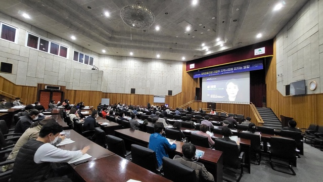 ▲ 이번 국제 심포지엄은 유네스코 음악창의도시 대구에 부합하는 전통문화예술을 전문적으로 공연할 수 있는 국악전용극장 건립의 필요성과 국내 및 해외의 우수 사례를 소개하는 자리가 됐다.ⓒ대구예총