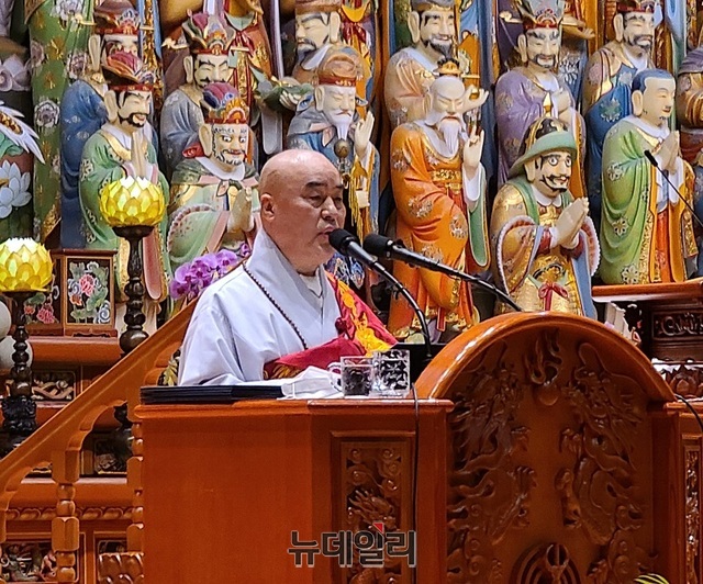 ▲ 김무원 신인 천태종 총무원장이 9일 충북 단양군 영춘면 구인사에서 열린 취임법회에서 인사말을 하고 있다.ⓒ김정원 기자