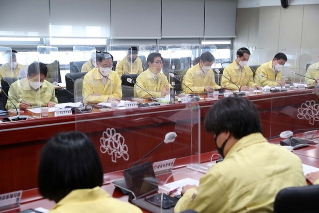 ▲ 양승조 충남도지사가 11일 도청에서 실국원장회의를 주재하고 있다.ⓒ충남도