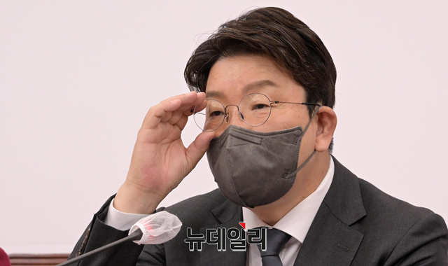 ▲ 권성동 국민의힘 원내대표가 11일 오전 국회에서 열린 최고위원회의에 참석해 모두발언을 하고 있다.ⓒ이종현 기자