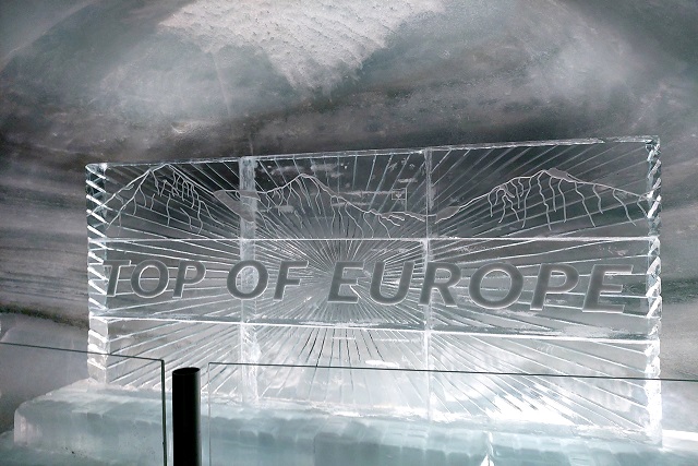 ▲ 알레취 빙하을 깎아 만든 얼음궁전 내부.ⓒ뉴데일리DB