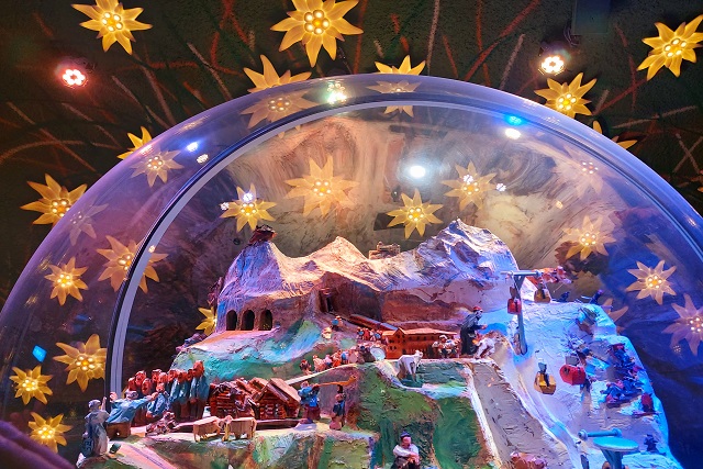 ▲ 알파인 센세이션 내부 대형 스노우볼.ⓒ뉴데일리DB