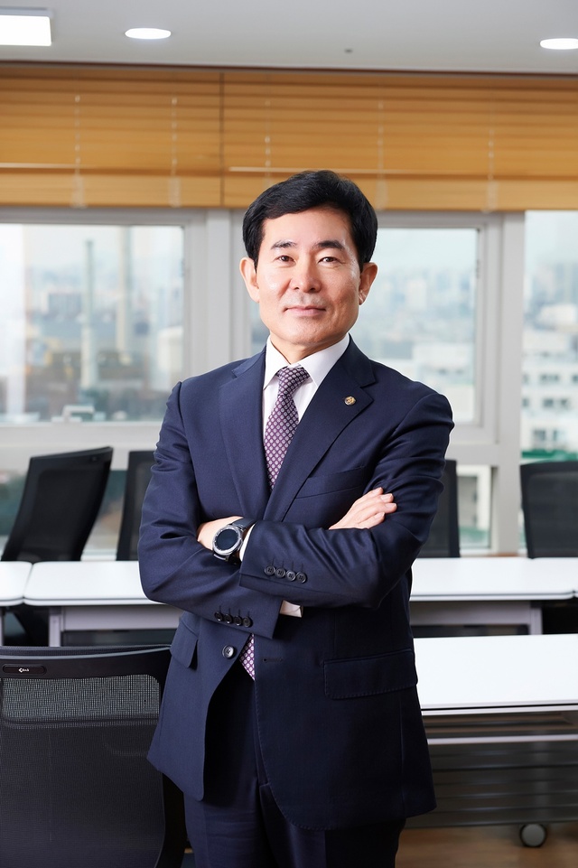 ▲ DGIST(총장 국양) 문전일 연구부총장 겸 융합연구원장이 대한의료로봇학회(KSMR, Korean Society of Medical Robotics) 총회에서 제6대 회장(이사장)으로 선출됐다.ⓒDGIST