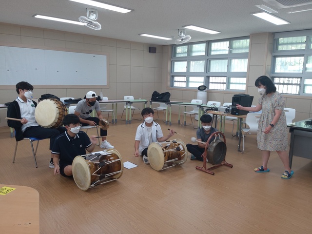 ▲ 경북교육청은 저소득층 학생에 대한 교육격차 완화와 도농간 균형있는 학습권 보장을 위해 방과후학교 운영 지원을 강화한다고 밝혔다.ⓒ경북교육청