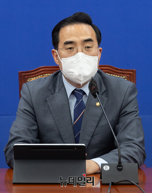 ▲ 박홍근 더불어민주당 원내대표가 12일 오전 국회에서 열린 원내대책회의에서 모두발언을 하고 있다.ⓒ뉴데일리(사진=공동취재단)