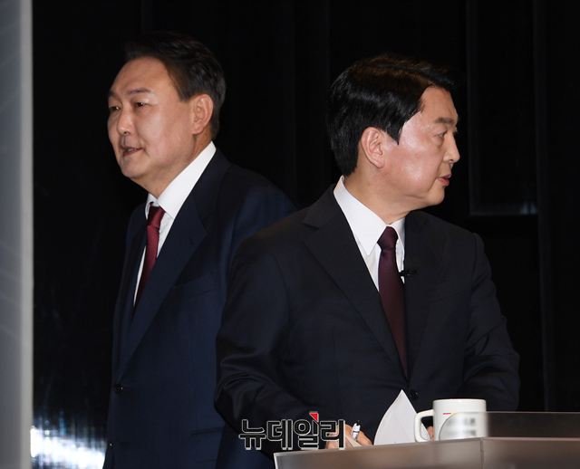 ▲ 윤석열 대통령 당선인(왼쪽)과 안철수 대통령직인수위원장. ⓒ뉴데일리DB