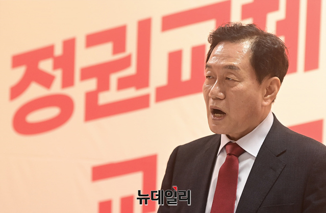 ▲ 조영달 서울시 교육감 예비후보가 지난 12일 오전 서울 종로구 선거사무실에서 긴급기자회견을 열어 발언하고 있다. ⓒ정상윤 기자