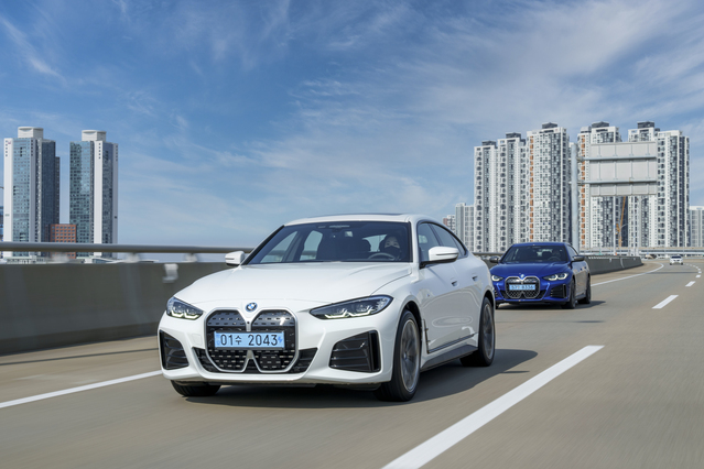 ▲ BMW i4의 주행 모습. ⓒBMW코리아