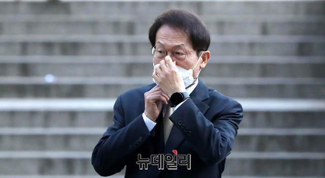 ▲ 조희연 서울시교육감이 15일 오전 서울 서초구 중앙지법에서 열린 '해직교사 부당채용' 관련 1차 공판에 출석하고 있다. ⓒ강민석 기자