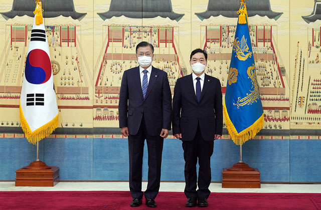 ▲ 지난해 6월 문재인 대통령이 김오수 검찰총장을 임명한 뒤 청와대에서 기념촬영을 했다. ⓒ청와대 제공.